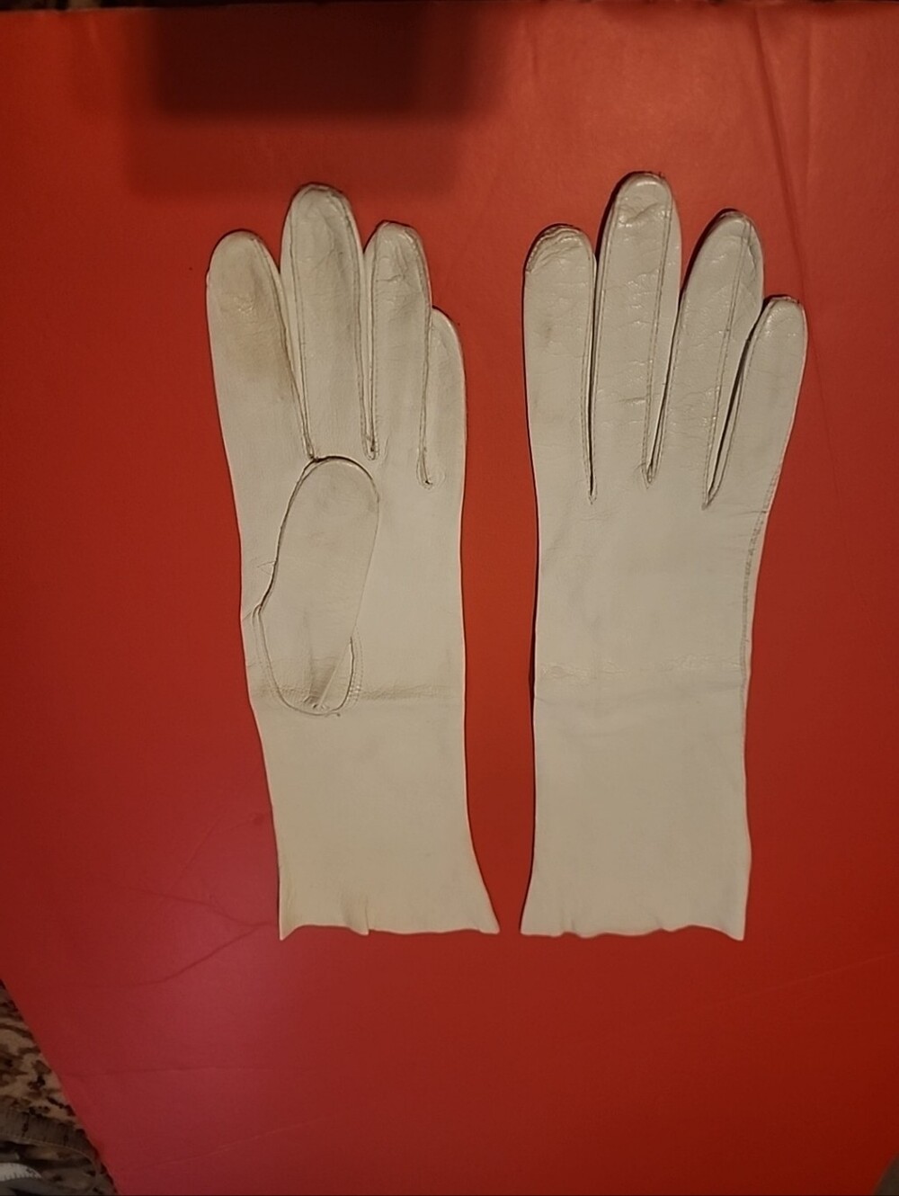 Vintage 1960s Off White Kidskin Leather Gloves Size 6 1/2 Mid Arm Unlined
